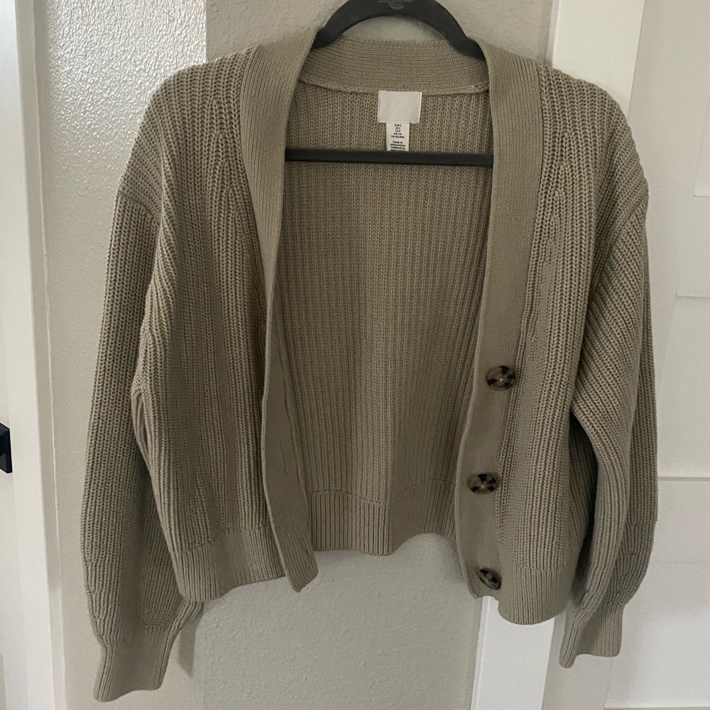 Sage green women’s cardigan, button front, balloon sleeves size S